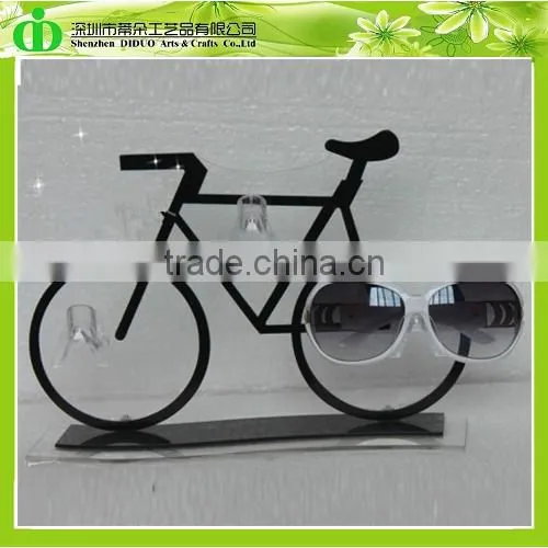 DDU-0010 ISO9001 Chinese Factory Produce Bicycle Shaped Acrylic Sunglasses Display photo-2