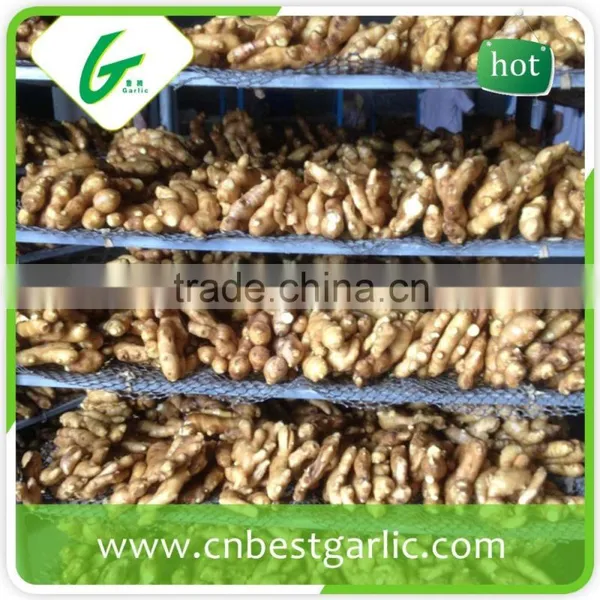Dried organic ginger flakes