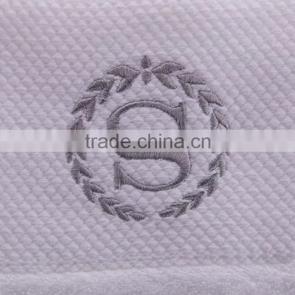 100% Cotton 3pcs Embroidery Towels Bath Set for Hotel photo-3