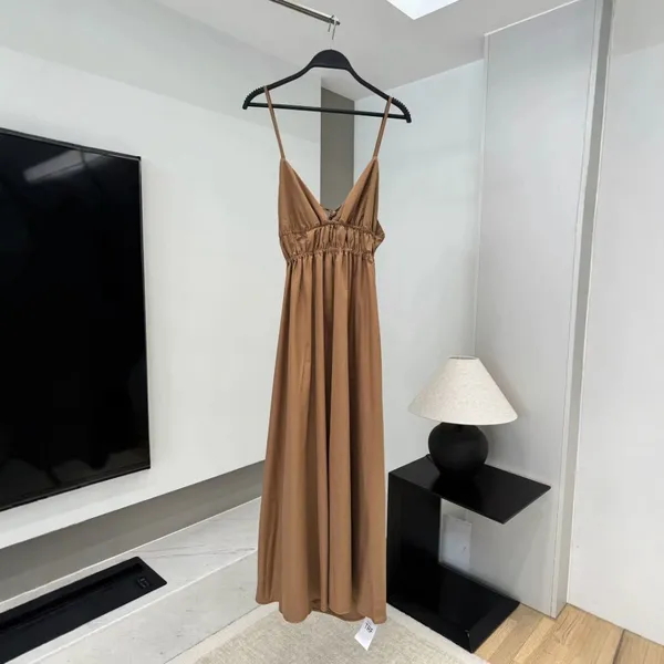 European and American Style Sexy Backless V-neck Slim Fit Hanging Flute Dress photo-4