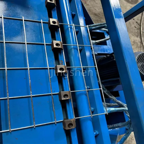 Automatic hydraulic P-type mesh bending machine for fencing, maximum carbon steel wire diameter 6mm, construction forming.