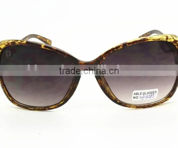 Wholesale Price Fashion Women Sunglasses With Flower Shaped Diamond photo-3