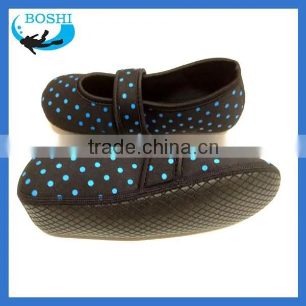 Top Quality Nice Design Neoprene Socks Shoes in China photo-6