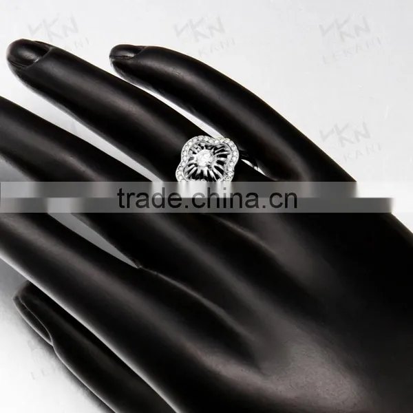 Fashionable Thailand Titanium Wedding Diamond Ring for Girls photo-5