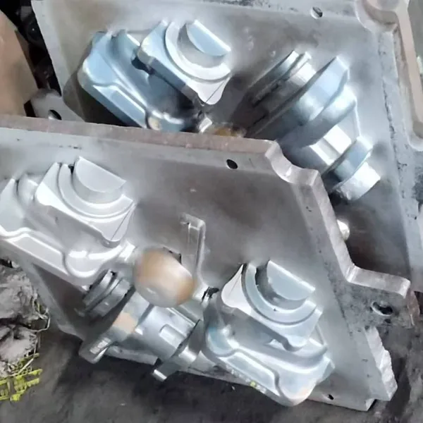 Custom Iron Sand Casting for Agricultural Machinery, Construction Machinery, Industrial Equipment, Automotive and Motorbike Parts photo-5