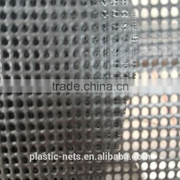 Extruding Flat Polyethylene Nets for Separation and Protection photo-3