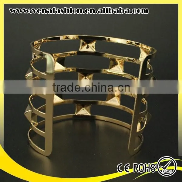 Europe Hollow Golden Free Sample Wide Cuff Bracelet photo-3