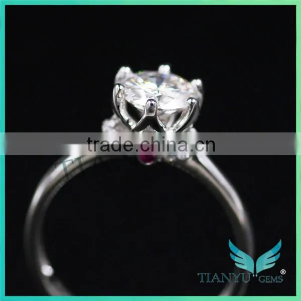 Latest Design Customized 14k Gold 1 Carat Forever Brilliant Moissanite Rings on the Finger photo-3
