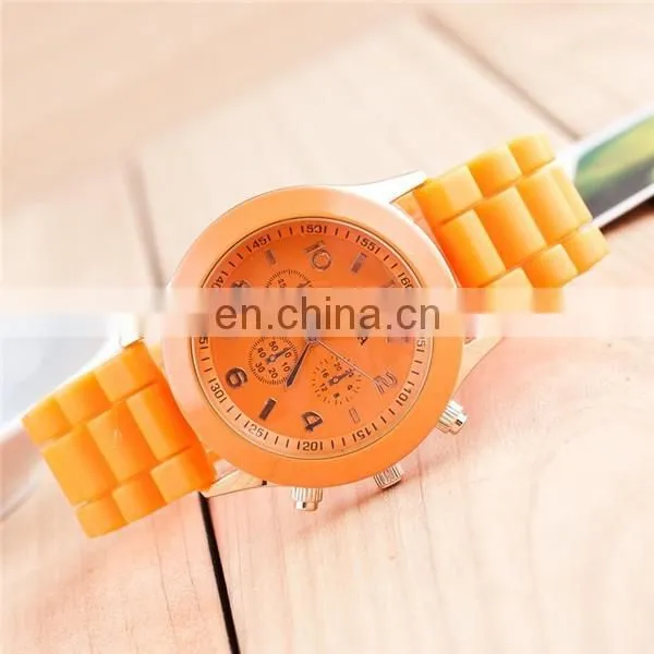 2014 China Supplier Big Dial Custom Digital Silicone Watch photo-2