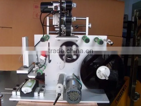 Semi automatic wet glue labeling machine