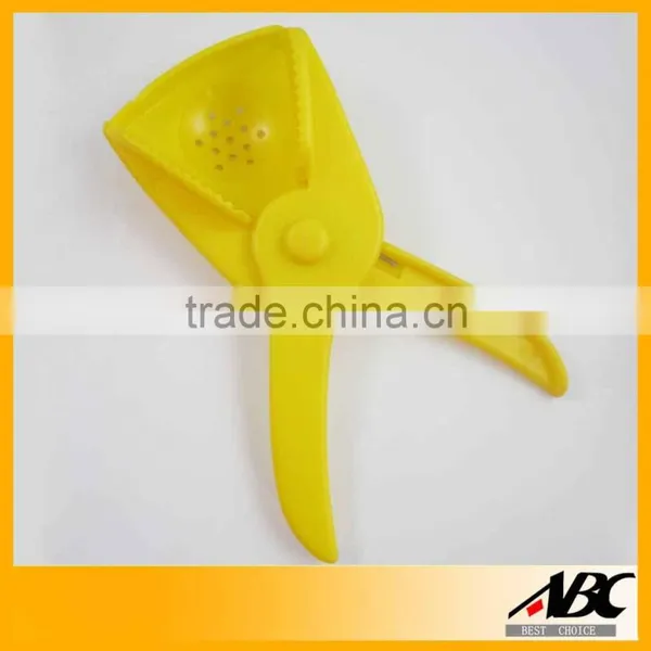 Good Use Plastic Lemon Squeezer photo-4