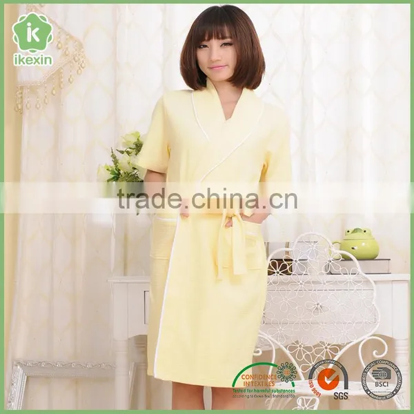China Solid Color Cozy Microfiber Waffle Bathrobe