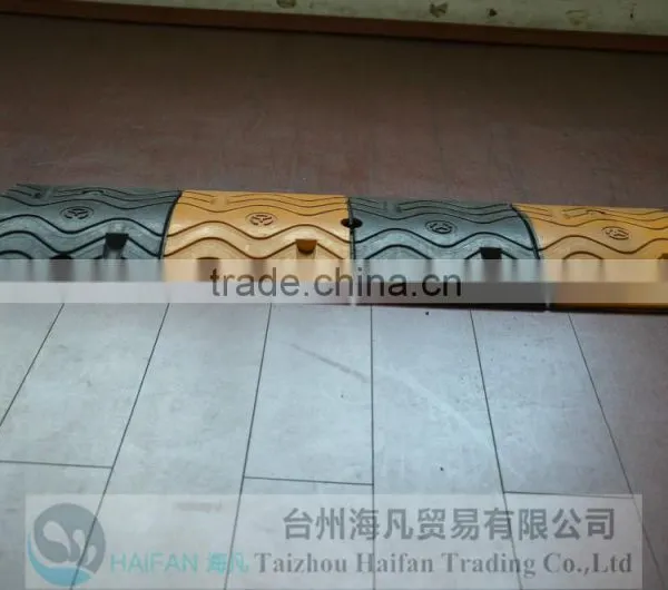 Traffic Road Reflective Rubber Speed Hump for Crossroads/heavy Strength Rubber Speed Hump Used in Intersection photo-3