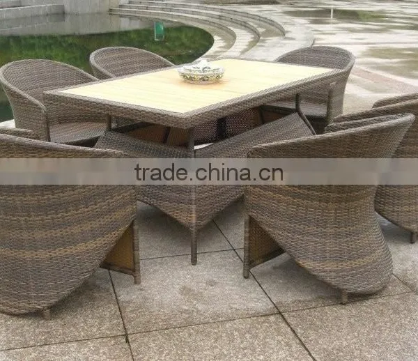 Wicker Coffee Table and Chairs photo-3