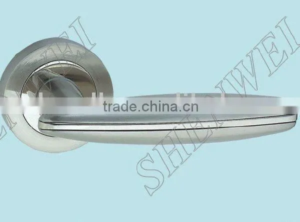 AZ03-334 SN Zinc Door Handle on Rose