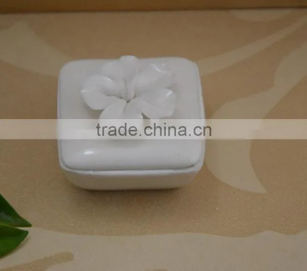 Factory Direct Ceramic Trinket Box With Flower Shape Design photo-5