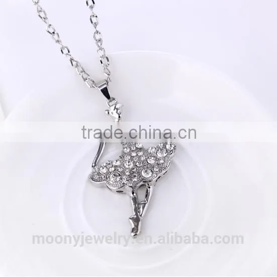2016 Trendy Fashion Doll Pendant Necklace Beautiful Female Necklace in Stock