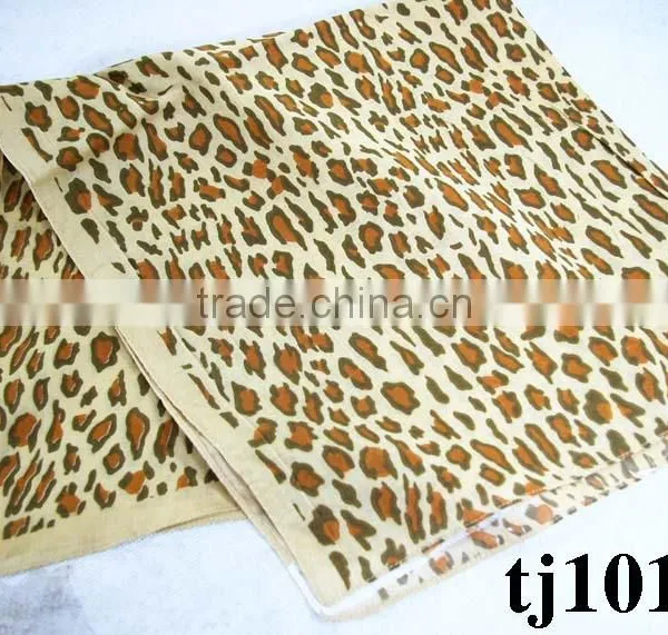 3 Colors Multifunctional Leopard Print Square Bandana photo-3