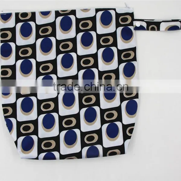 Free Sample Two Pockets Printed Patterns Cloth Diaper Wetbag for Baby Snap Handle Mummy Bag photo-3