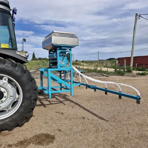 300L Pneumatic Seeder for Grass Seeds of Clover and Alfalfa photo-3