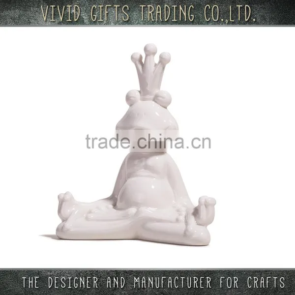 Custom Ceramic Porcelain Gold Crown Sitting Frog Garden Decoration photo-2