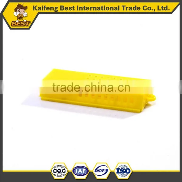 Yellow Plastic Bee Queen Cage for Beekeepung Equipment photo-3