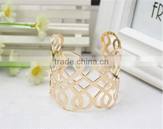 American Stylish Twist Heart Shape Hollow Bangle,women Gift Gold Bangles Wholesale photo-4