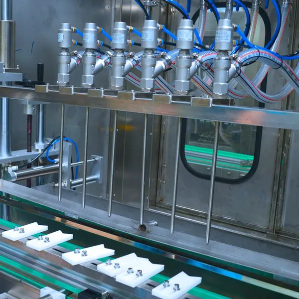 Guangzhou Machinery Price Hot Sale Liquid/pesticide/ Farm Chemical Filling Automatic Self-flow Filling Machine photo-4