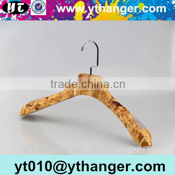 YY0441 Wood Grain Rubber Coated Clothes Hanger Rubber Paint Non-slip Coat Plastic Hanger photo-2