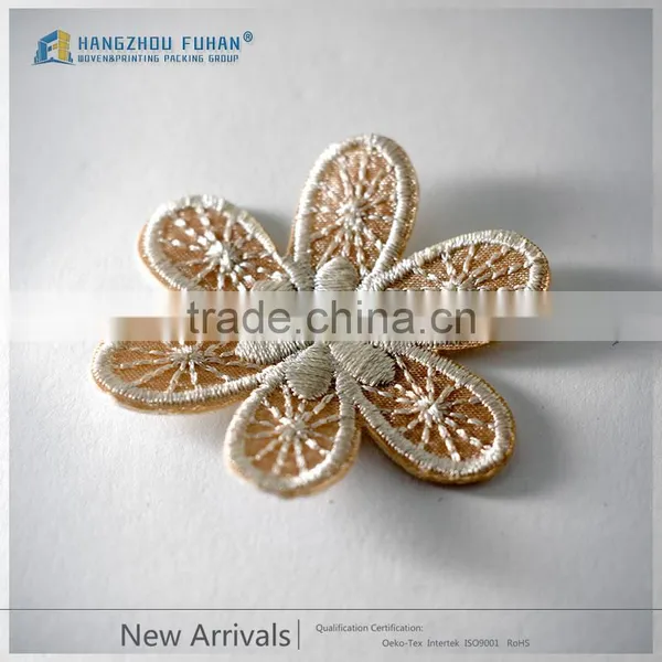 Модные маленькие ярлыки с дизайном вышивки цветов photo-3