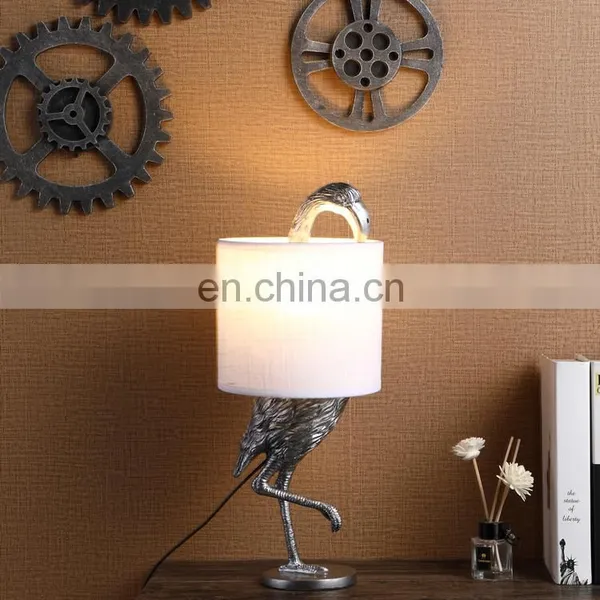 Creative Red-crowned Crane Animal Shape Custom Logo Resin Vintage Table Lamps for Office photo-3