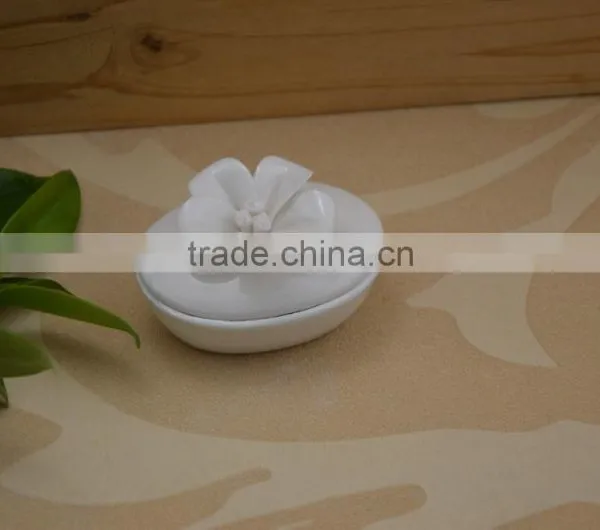 Hand Made White Porcelain Trinket Box With Flower Shape Design photo-4