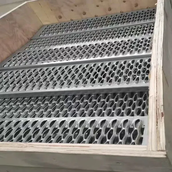 Industrial Safety Anti-slip Products, Galvanized Alligator Mouth Anti-slip Plate, Stair Tread, Perforated Plate photo-5