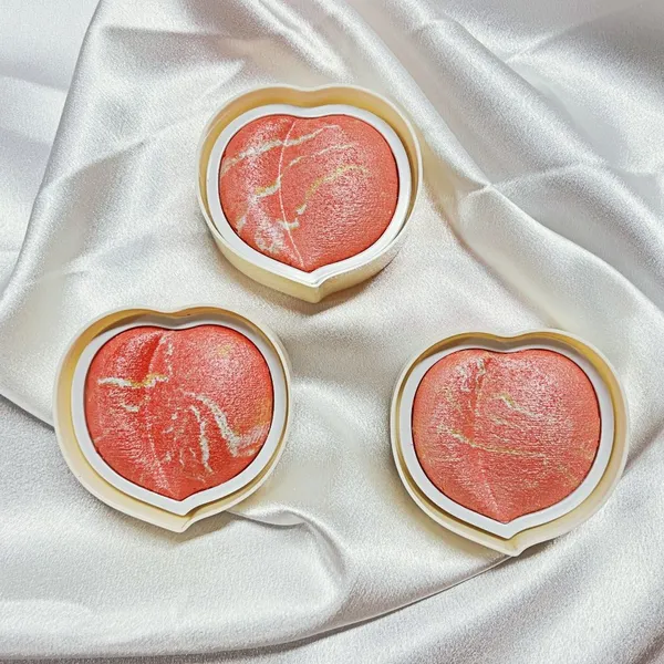 Fully Customized Peach Shape Blusher Palette With High Glow Face Backed Powder Oem Blush and Highlighter Chunky Glitter photo-2