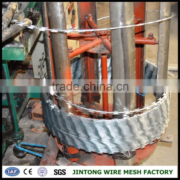 Low Price Concertina Coil Type Razor Barbed Wire Mesh Fence photo-3