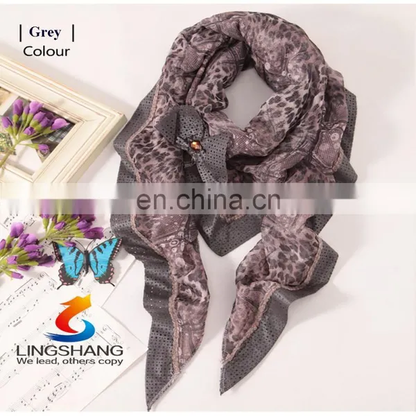 Lingshang New Design Lady's Pure Acrylic Handmade Knitted Triangular Attached Bowknot Scarf photo-3