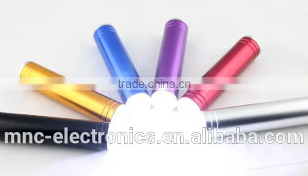 New Stylish LED Torch Light Custom Laser Engraving Logo Optional Capacity Cylinder Shape Mobile Power Bank photo-4