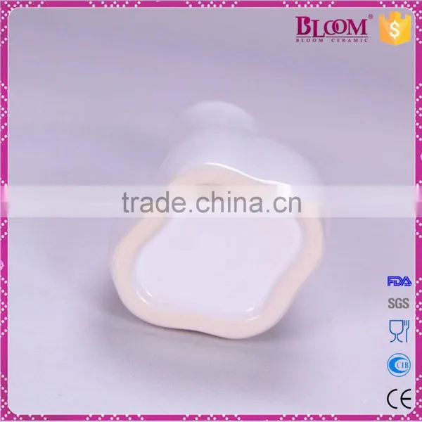 Unique Shape Home Decoration for White Ceramic Vase photo-4