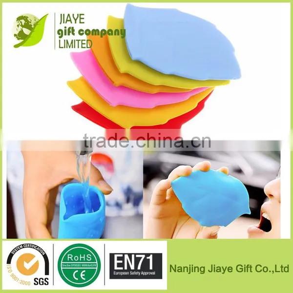 Foldable Silicone Maple Leaf Shape Cup Drinking Wash Gargle Cups photo-4