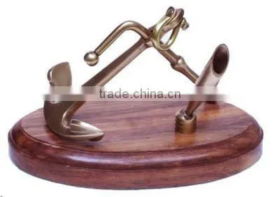 Anchore with pan holder on wooden base
