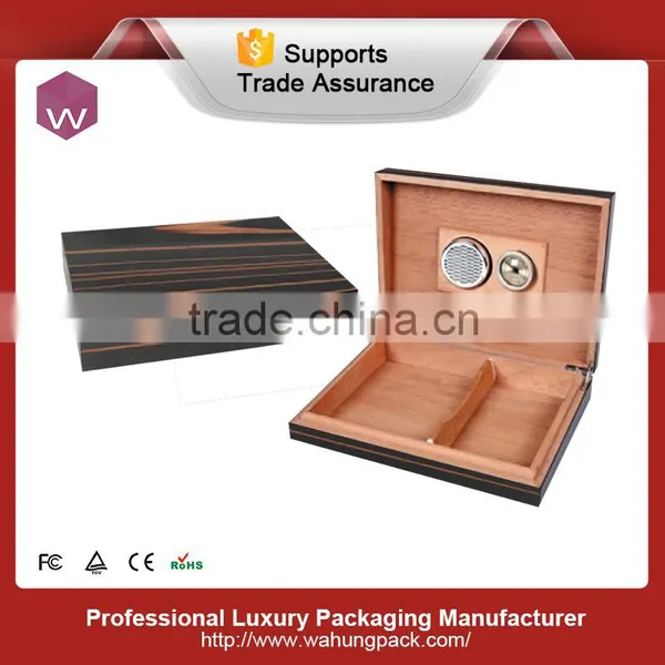 Wood Spanish Cedar Cigar Packaging photo-3