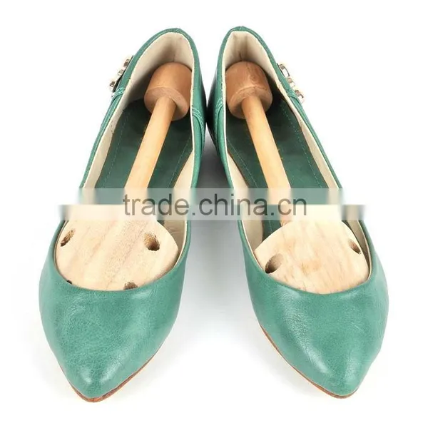 Adjustable Spiral Aromatic Cedar Shoe Trees