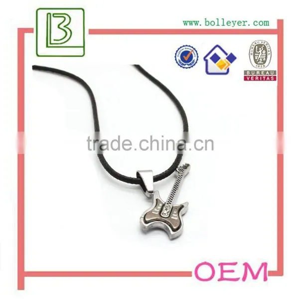 Fashion Men Guitar Shape Pendant Necklace photo-4