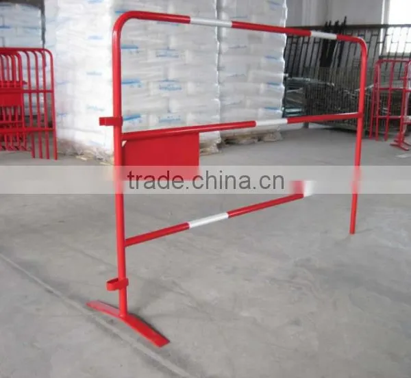 Haotian Red Powder Coated Metal Steel Tube Crowd Control Barriers With Reflective Tape photo-2