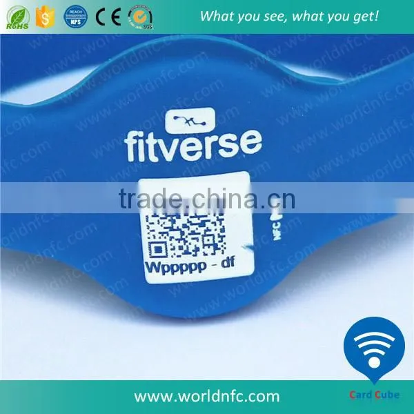 Serial QR Code Printing Silicone Wristband With HF RFID Chip photo-3