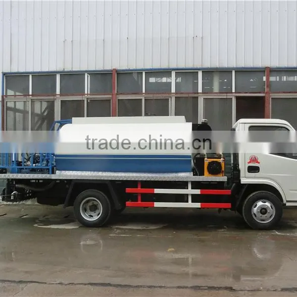 Small 4000L Dongfeng Bitumen Emulsion Sprayer Truck photo-2