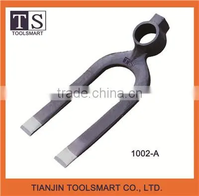 3 Prong Carbon Steel Garden Fork Hoe With Wooden Handle photo-5