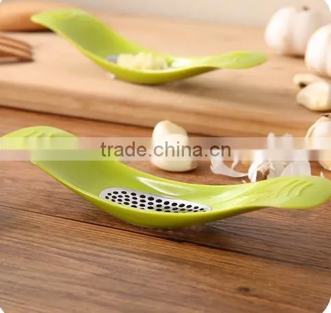 CY178 New Arrived Convient Cooking Tools Novelty Kitchen Garlic Press photo-3