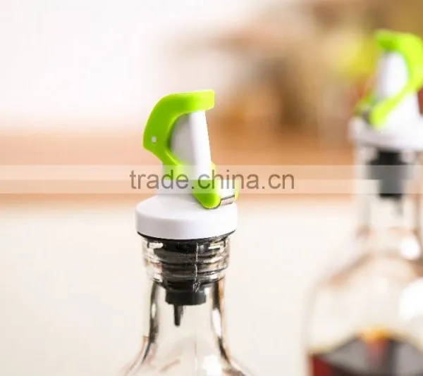 500ml Clear Glass Oil Vinegar Bottle With Plastic Green Dispenser photo-2