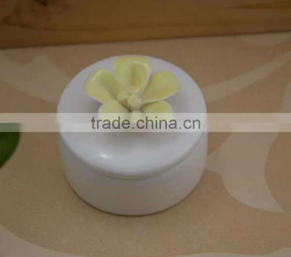 Hot Sale Porcelain Jewelery Box With Flower Shape Design photo-3
